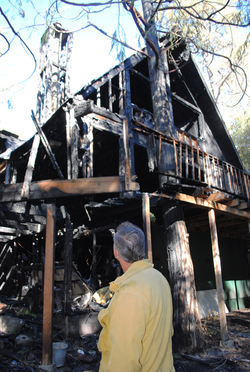 River Drive house burns