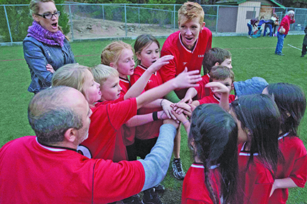 Coaches Bohan and Ginger Dagnall inspire their team, the Red Dragon Bolt, at the Town Hall Youth Soccer Championships on Nov. 14 at Idyllwild School’s athletic field. The Lions won the 6- to 8-year-old division, while the Psychos won the 9- to 11-year-old division. The Red Dragon Bolt came in second in the younger division.  Photo by John Pacheco