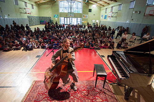 Idyllwild’s own American Idol (season 10 contestant) Casey Abrams entertains students at Idyllwild School on Monday, Dec. 16. As a child, Abrams attended Idyllwild School and later studied at the Idyllwild Arts Academy. Abrams’ family moved to Idyllwild when he was 10 years old.  Photo by John Pacheco