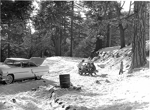 Year-round picnic use of Humber Park was demonstrated by this shot of a family on an outing in January 1962. About 6 inches of fresh snow drew a crowd of winter sports fans. File photo