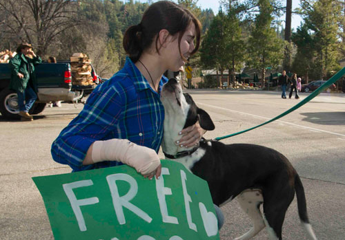 Idyllwild Arts student gives free hugs