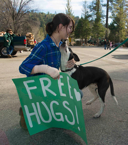 Julianna Marganian, a sophomore from Idyllwild Arts, was giving free hugs in downtown Idyllwild on Saturday. She wasn’t promoting or selling anything, she just wanted to do it because “no matter what kind of day a person is having, if it’s really bad, if you get a hug it just makes it that much better,” she said. Julianna’s goal was to reach 100 hugs, which she accomplished in the first half hour. By 3 p.m., she had given 234 hugs to men, women, children and pets. According to Julianna, it was her first time giving out the hugs, but it probably won’t be her last. “I’m thinking about doing it every Saturday,” she said.Photo by John Pacheco