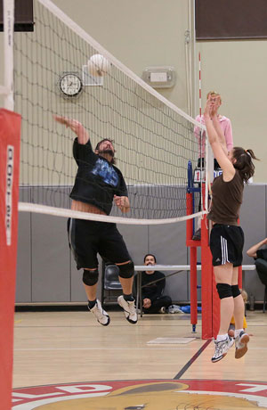 Silver Pines goes for a kill against Higher Grounds on Thursday night. Photo by Jenny Kirchner