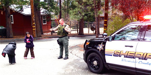 Deputy Walter Kurtz entertains other kids while showing them his patrol car last Wednesday during Town Hall’s Spring Festival (Idyllwild School’s Spring Break). Photo by Jack Clark