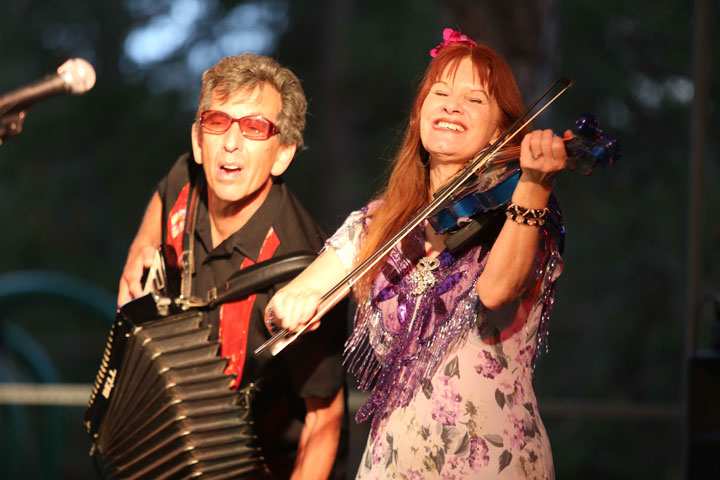 Lisa Haley (right) returned to Idyllwild with her Zydekats last Thursday for the final of the Idyllwild Summer Concert Series. The foot stompin’ concert also featured David Fraser on accordion.           Photos by Cheryl Basye