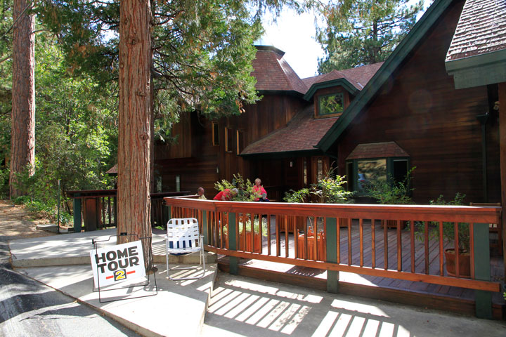 This Pine Cove house was one of the five unique homes of the Idyllwild Historical Society’s Home Tour last Saturday. Photo by John Drake