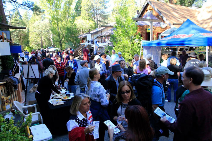 The Art Walk and Wine Tasting is the Art Alliance of Idyllwild’s largest fundraising event of the year. This scene was at Oakwood Village last year.      Photo courtesy Art Alliance of Idyllwild