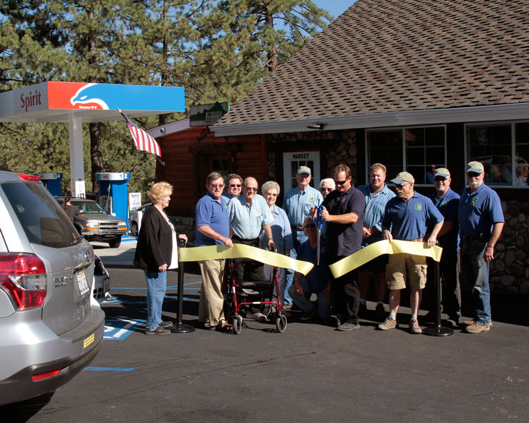 Members of the Idyllwild Rotary Club join owner Shane Stewart (center with scissors) in the opening of the new market and gas station in Mountain Center.Photo by John Drake 
