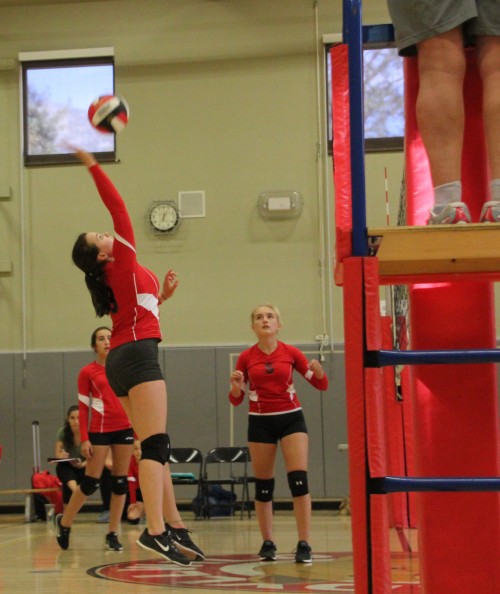 The Idyllwild Middle School’s girls volleyball team defeated St. Hyacinth 3-0 last week. Photo by Jessica Priefer 