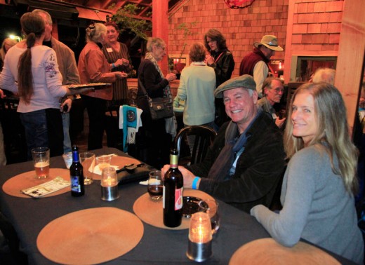 New members of the Art Alliance of Idyllwild, Michael Newberry and Lynn Ryan, enjoy themselves during the Mingle at Café Aroma on Thursday. Photo by John Drake