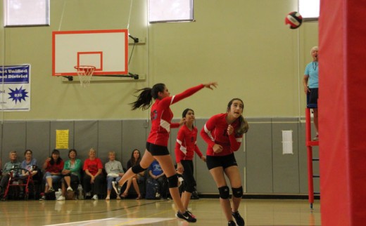 Maggie McKimson (center) of the Idyllwild Middle School girls volleyball team returns a point to Noli school players, while Payton Priefer ducks. Idyllwild School won Wednesday’s match, 2 – 1. Photo by Jessica Priefer 