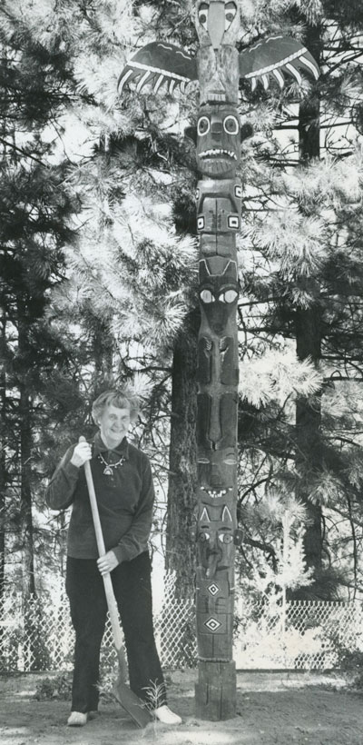 Helen Nelson and her totem pole with a Finnish flavor in October 1973.File photo