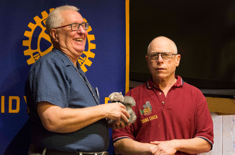 Scott Fisher (left) spoke about cancer research at the Idyllwild Rotary last week. “When we heard why a simple aspirin cost $50 in a hospital, believe it or not, it made sense,” said Rotary President Chuck Weisbart (right). Photo by Tom Kluzak 