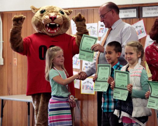 Abigail White is presented a Six Flags Park certificate by Idyllwild School Principal Matt Kraemer and “Rocky” along with classmates Tyler Sonnier and McKenna Lovett for perfect attendance. Photo by John Drake