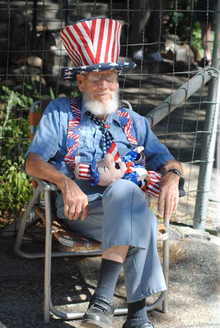 Lloyd Wood, former Idyllwild postmaster, enjoyed the Fourth of July Parade from his chair. Photo by JP Crumrine 