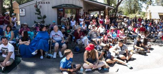  A very large crowd enjoys the 2016 Fourth of July Parade from near the corner of Village Center and North Circle drives.Photo by Peter Szabadi