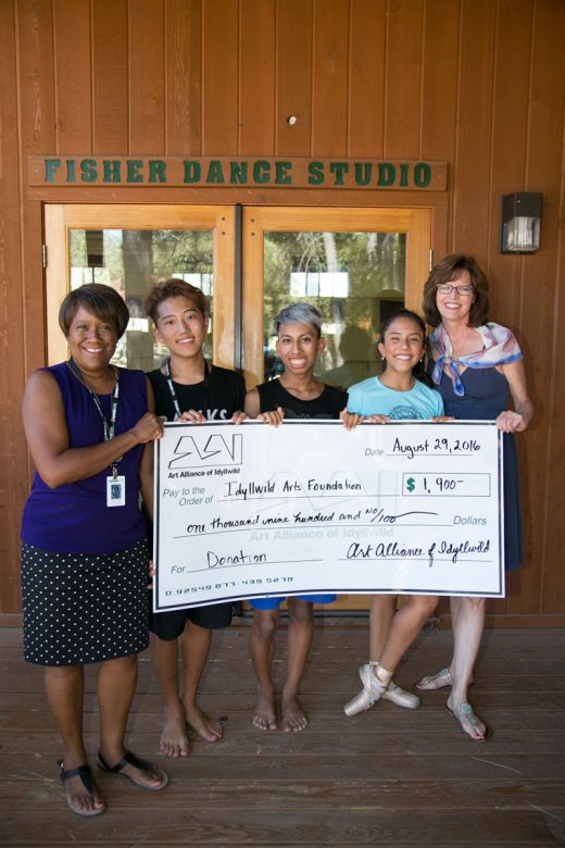 From left, Idyllwild Arts President and Headmaster Pamela Jordan, along h with students Narushi Fukuda, Emilio Wettlaufer and Emilia Martinez, accept a check from Art Alliance of Idyllwild President Shanna Robb totaling $1,900 that will support two programs. Four hundred dollars goes to the Baby Dance Program and $1,500 for tuition assistance for an Idyllwild student attending Idyllwild Arts Academy.Photo by Jenny Kirchner