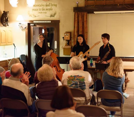 Bella Hartmann (left) was the first speaker in this year’s Idyllwild Community Center Speaker Series at Silver Pines Lodge on Oct. 13. Bella is a senior at Idyllwild Arts, which has partnered with ICC to provide interesting and informative presentations. Bella described her experience in arts education. As an added bonus, she brought fellow students Sumi Onoe (center) and Arsel Kalemolu to play some outstanding jazz.  Photo by Tom Kluzak