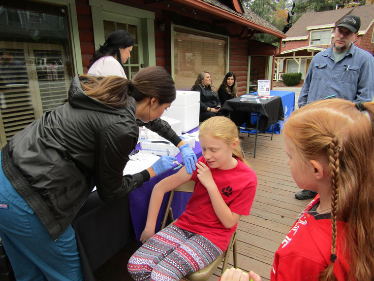 The Idyllwild HELP Center’s annual Health Fair was at Fern Creek Medical Center Saturday, Nov. 12. Flu shots are one of the popular features. Here, Lyliann Johnston is getting vaccinated while her father Casey and sister Kaelynn watch. Photo by Amy Righetti 