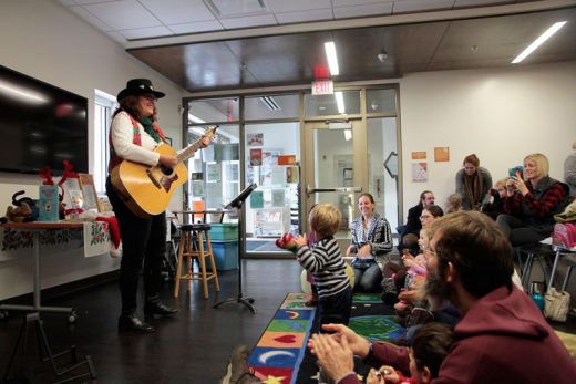 Sandii Castleberry plays holiday songs for parents and kids during Storytime at the Idyllwild Library Monday morning. Photo by John Drake 