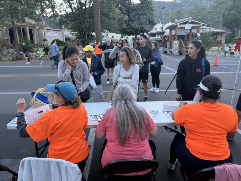 Idy Race Committee Makes Generous Donation to ICC